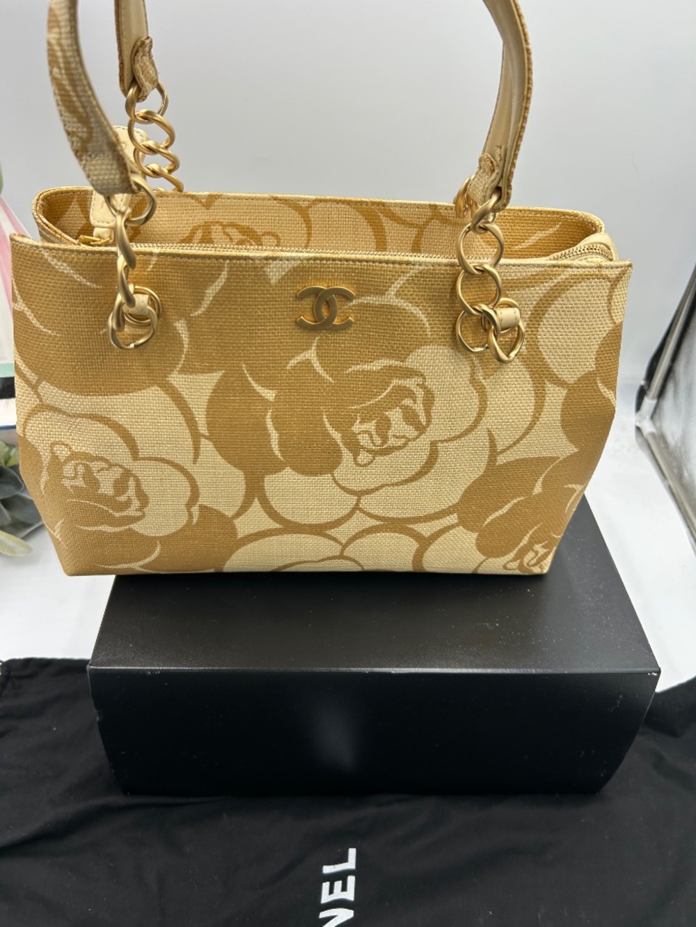 ****************Women’s Chanel Camellia Printed Raffia Chain Tote Bag. - Picture 2 of 15